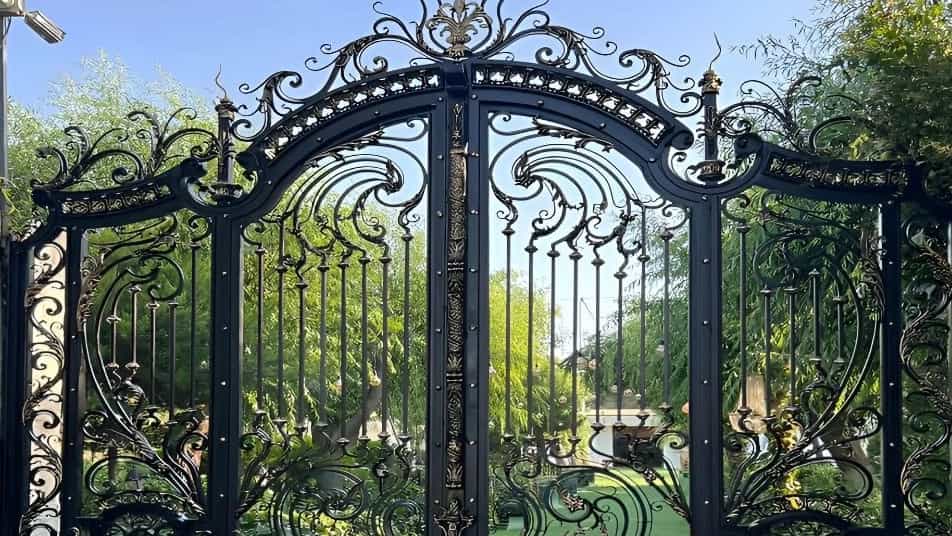 Selling all kinds of wrought iron door models in Tehran